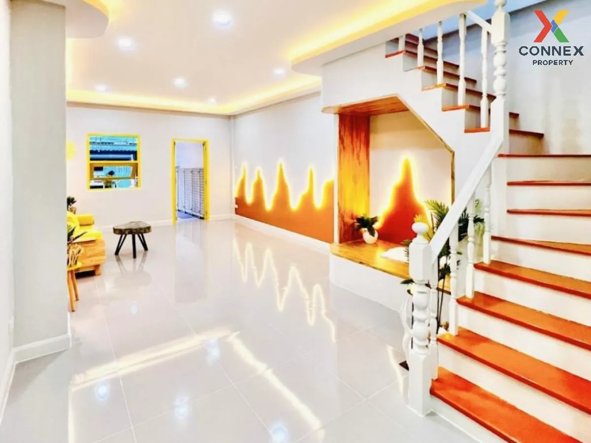 For Sale Townhouse/Townhome  , Baan Tawanna Chatuchot 12 , newly 