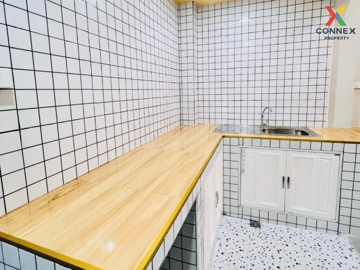 For Sale Townhouse/Townhome  , Baan Tawanna Chatuchot 12 , newly 