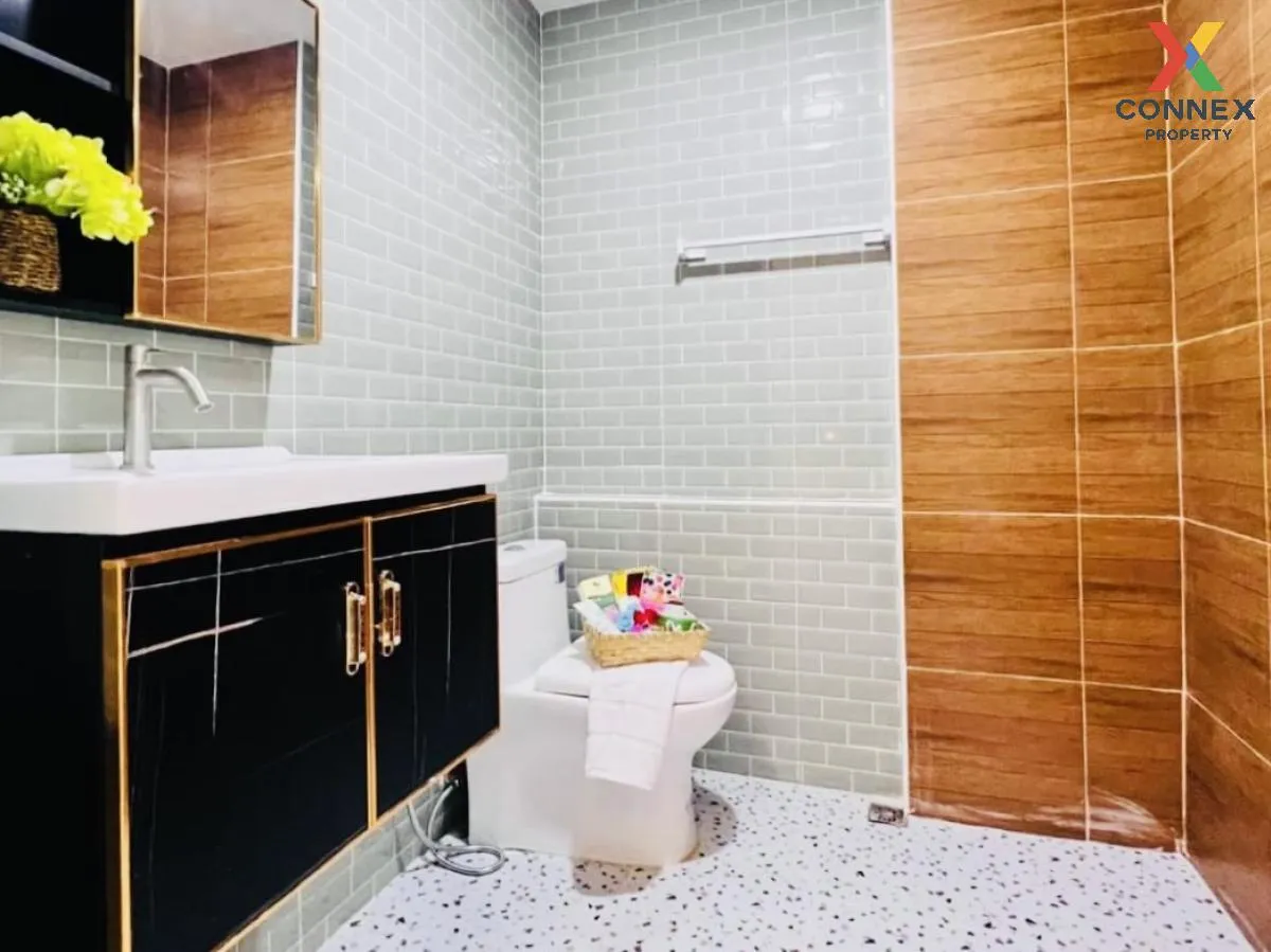 For Sale Townhouse/Townhome  , Baan Tawanna Chatuchot 12 , newly 