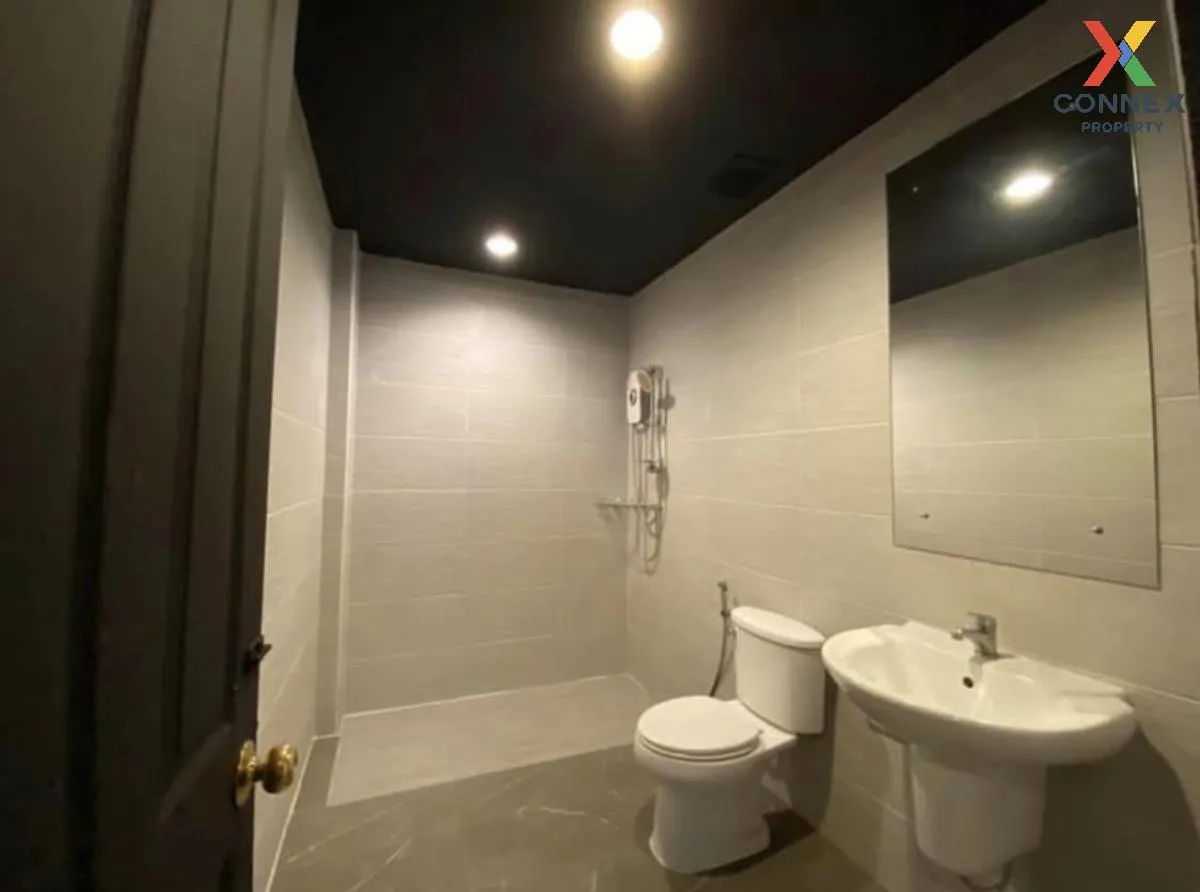 For Rent Townhouse/Townhome  , Baan Klang Muang The Paris Rama 9-