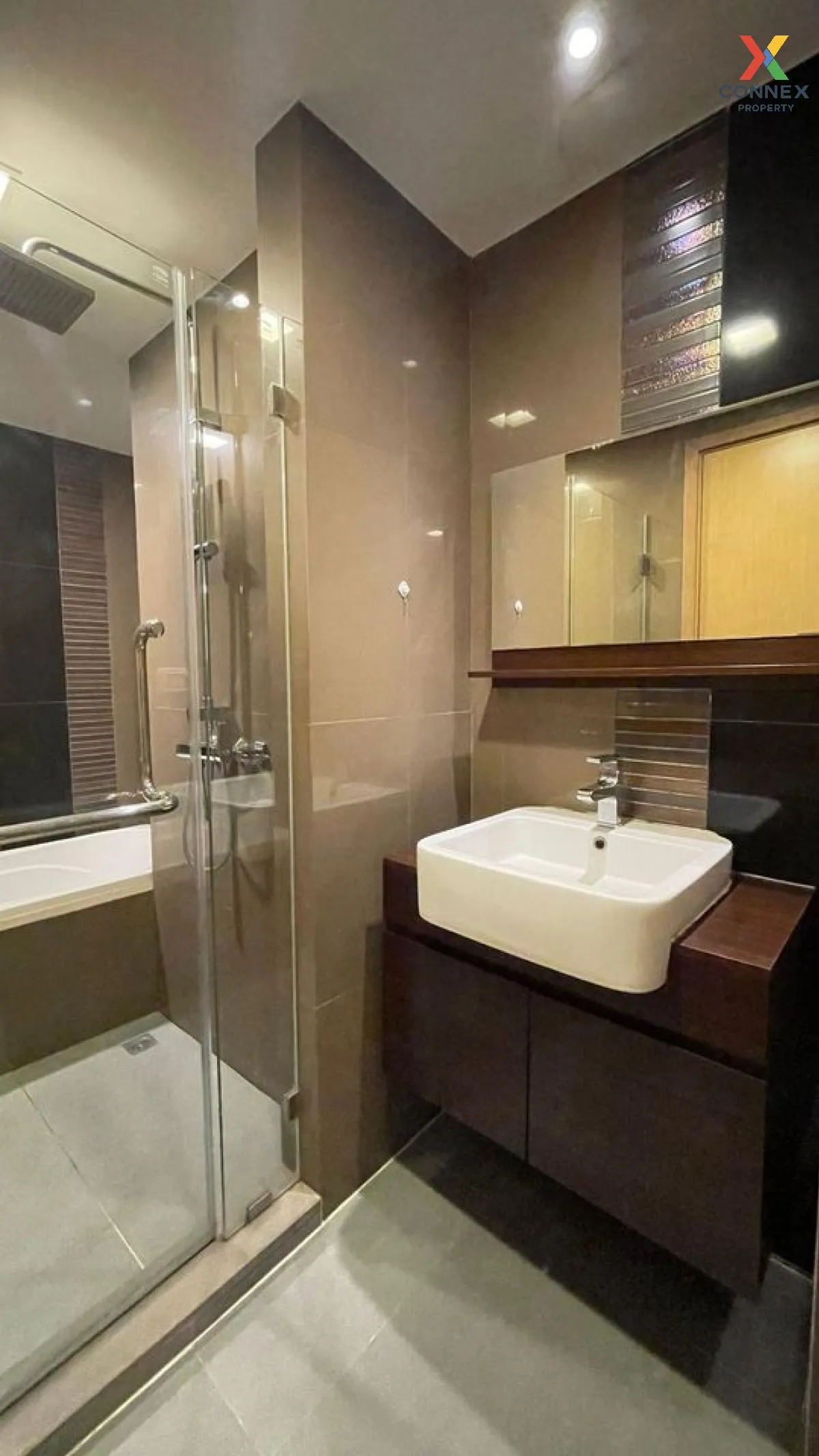 ขายคอนโด  อินเตอร์ ลักส์ พรีเมียร์ สุขุมวิท 13 ห้องมุม MRT-เพชรบุ