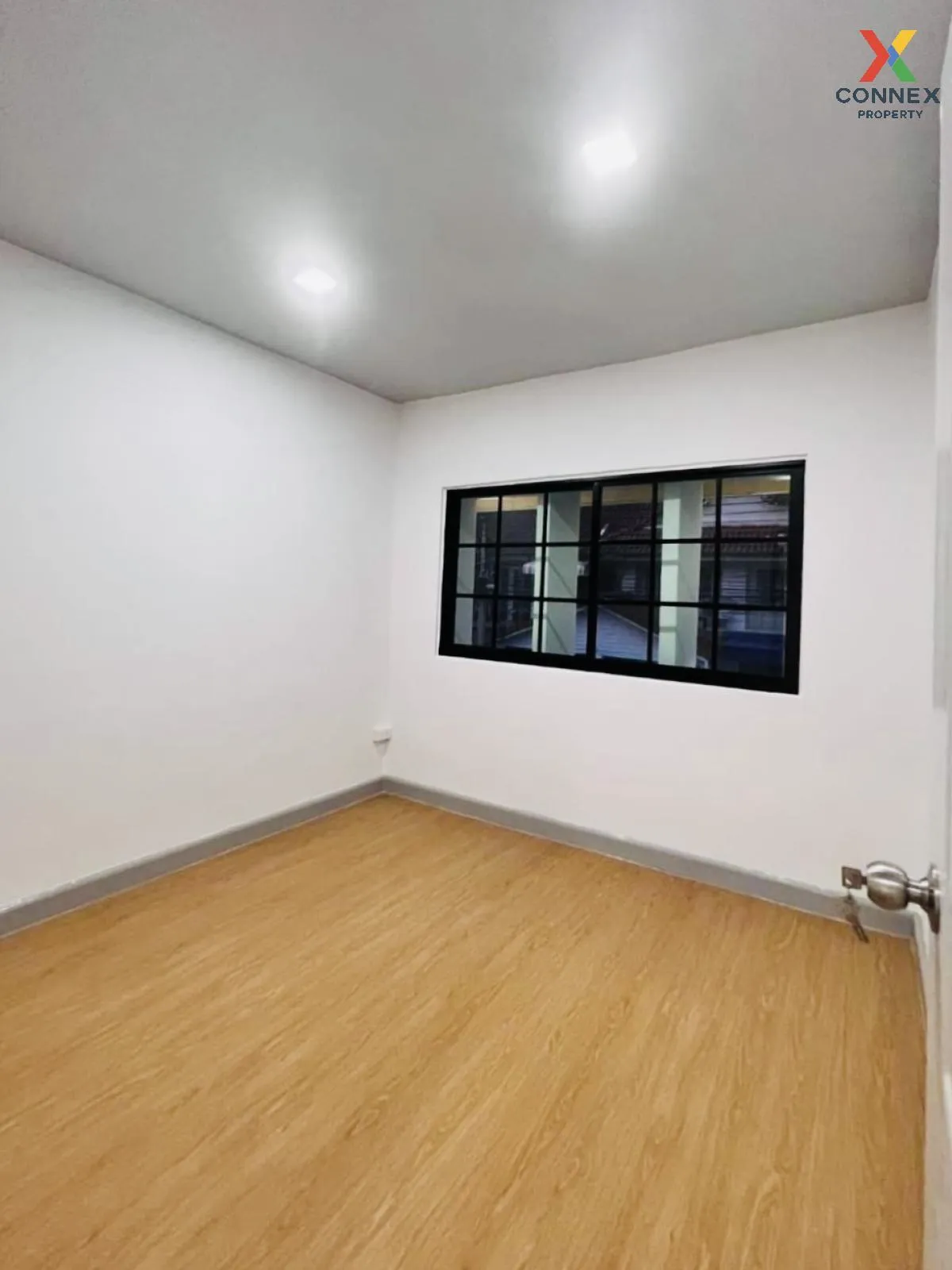 For Sale Townhouse/Townhome  , Baan Pruksa 11 , corner unit , new