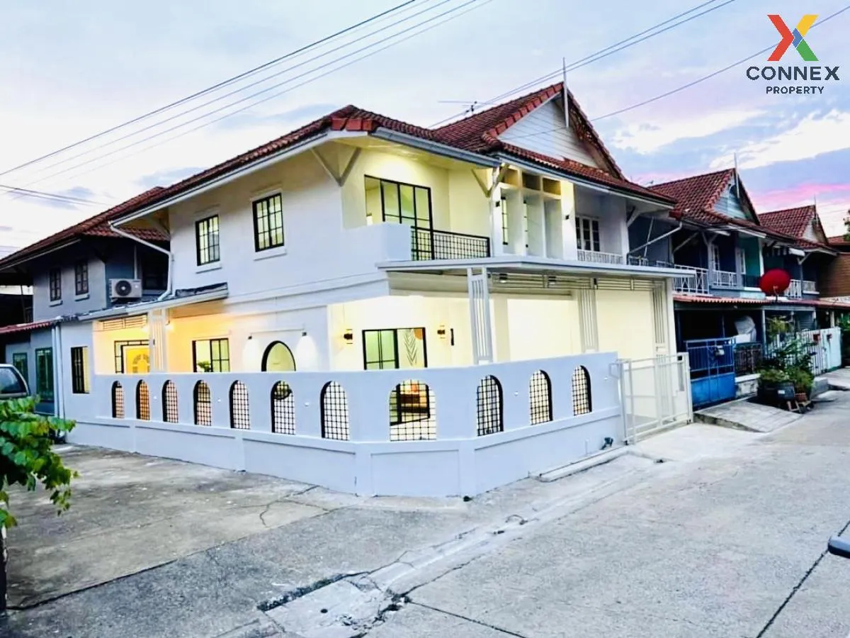 For Sale Townhouse/Townhome  , Baan Pruksa 11 , corner unit , new 1