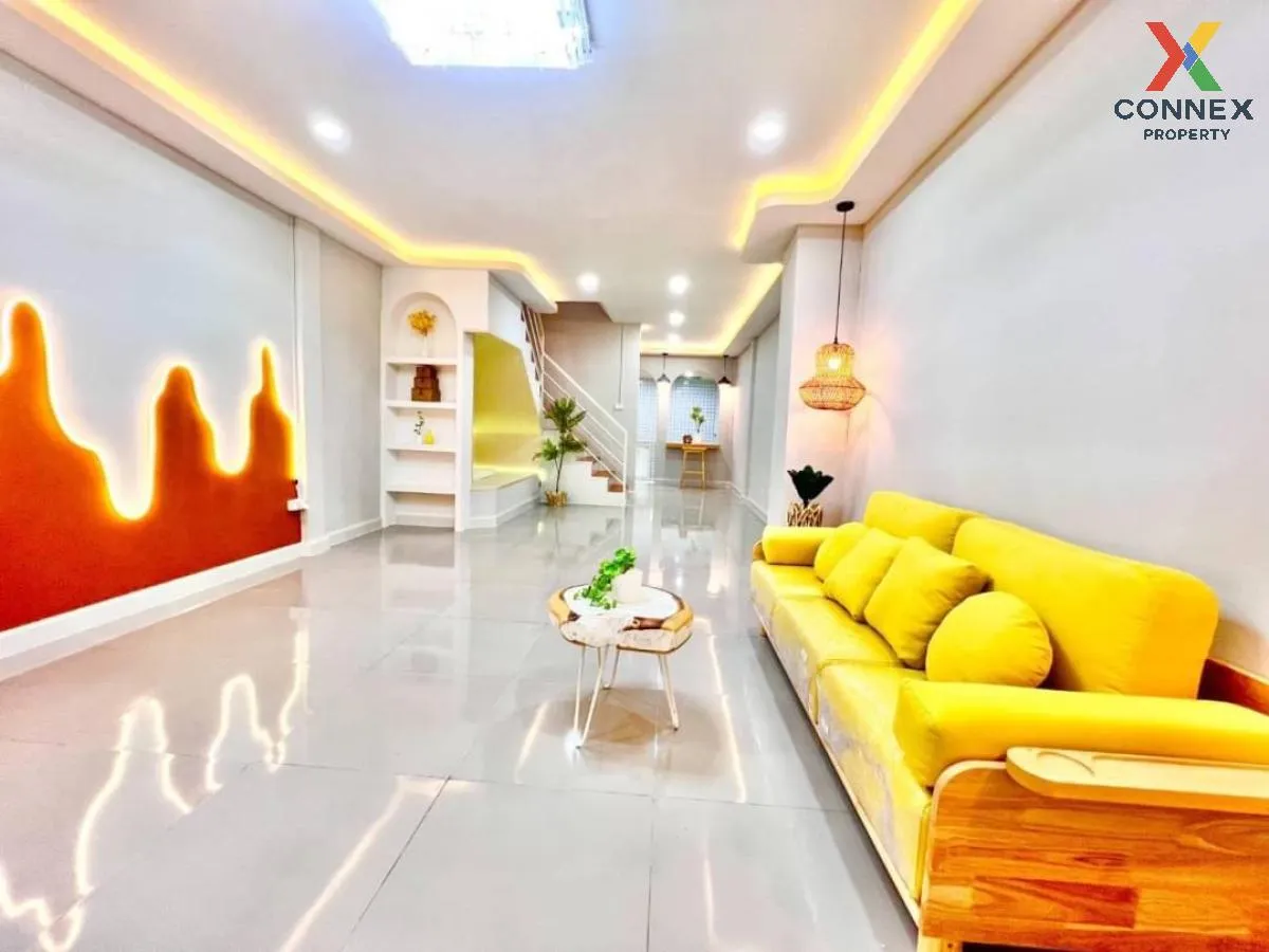 ขายทาวน์เฮ้าส์/ทาวน์โฮม  บ้านนครทองปาร์ควิว 1 รีโนเวทใหม่ บางบัวท 4