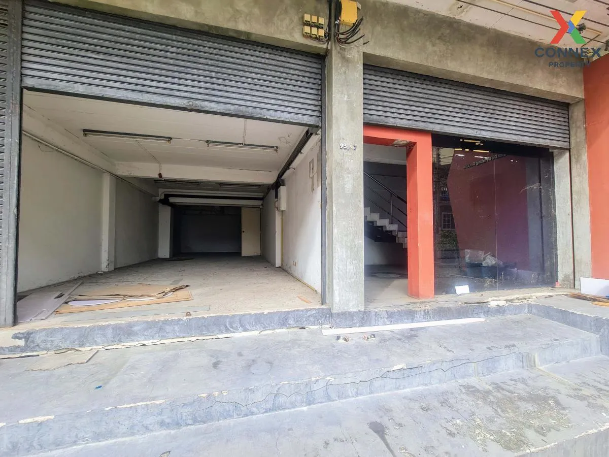 For Sale Commercial Building Serithai 32 , high floor , Khlong Ku
