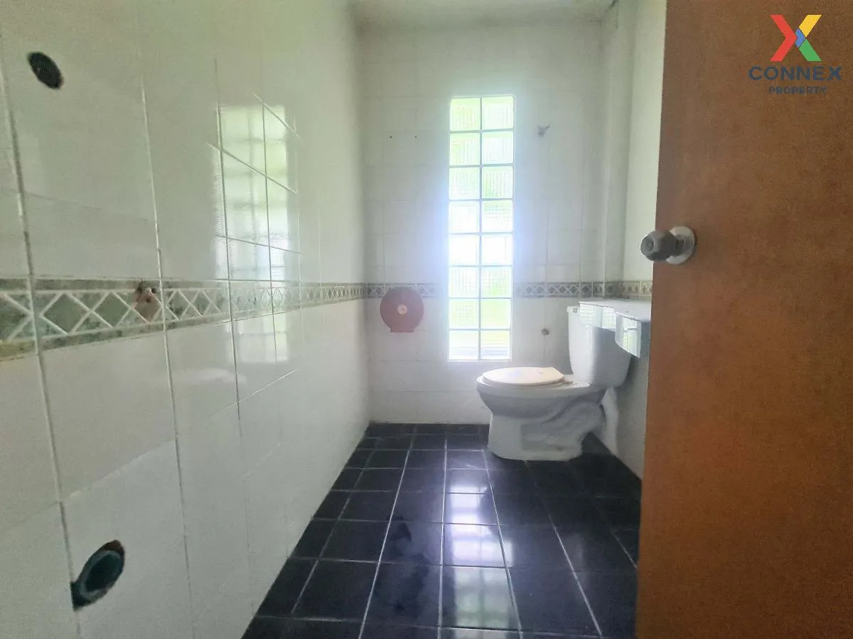 For Sale Commercial Building Serithai 32 , high floor , Khlong Ku