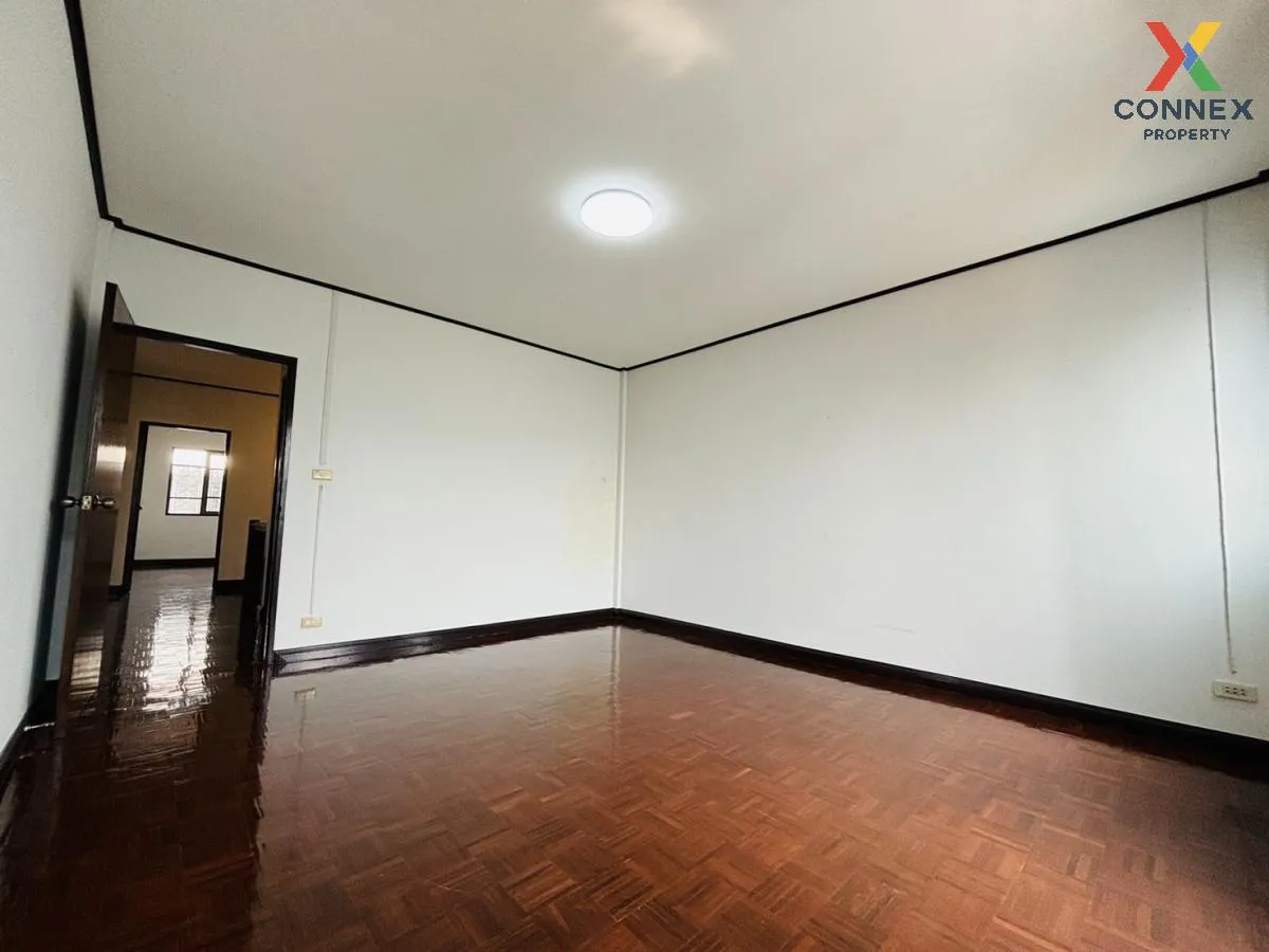 For Sale Townhouse/Townhome  , Parichat Village 345 , Bang Khu Wa