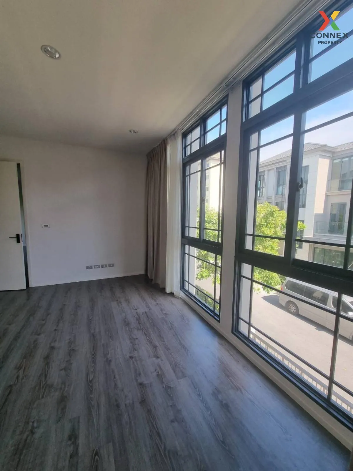 เช่าทาวน์เฮ้าส์/ทาวน์โฮม  เดอะ ซอนเน่ ศรีนครินทร์ บางนา ดอกไม้ เข