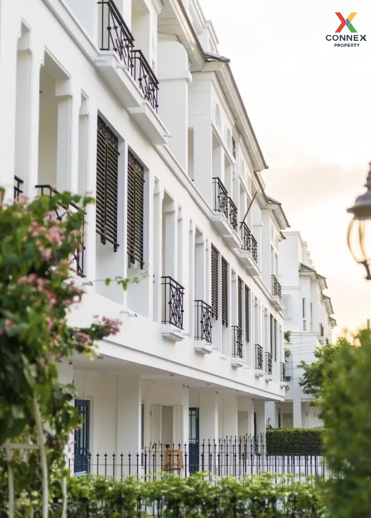 For Rent Townhouse/Townhome  , Leon Sukhumvit 62 , BTS-Bang Chak  2