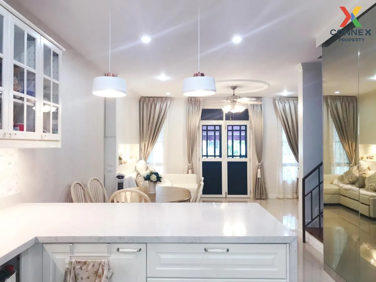 For Rent Townhouse/Townhome  , Leon Sukhumvit 62 , BTS-Bang Chak 