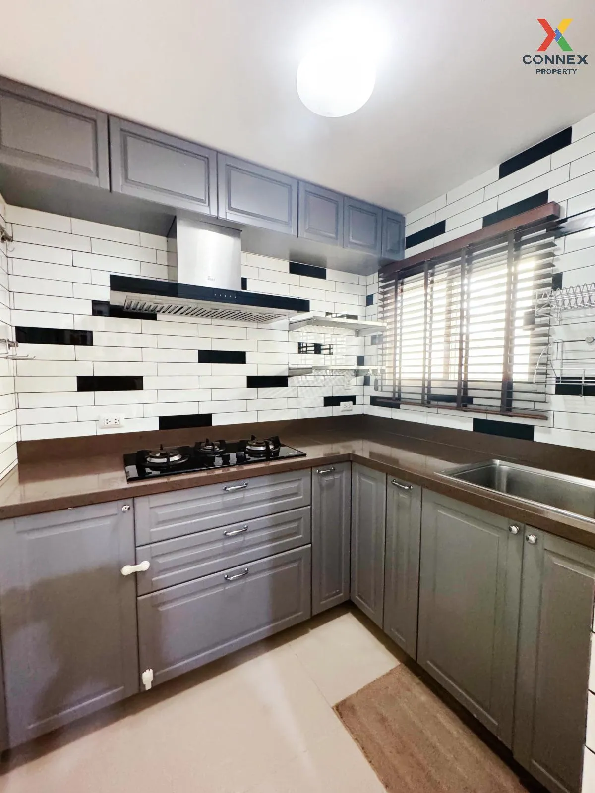 For Rent Townhouse/Townhome  , Leon Sukhumvit 62 , BTS-Bang Chak 