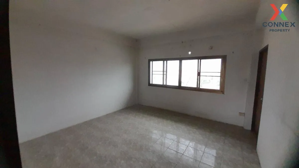 For Sale Commercial building, 4 floors, 3 units next to each othe