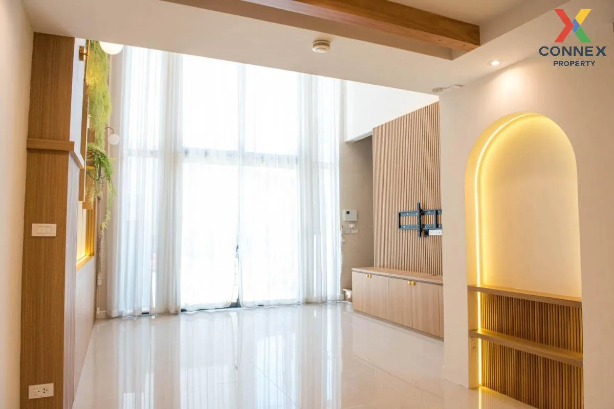 For Sale Townhouse/Townhome  , Patio Pattanakarn , Suan Luang , S 1