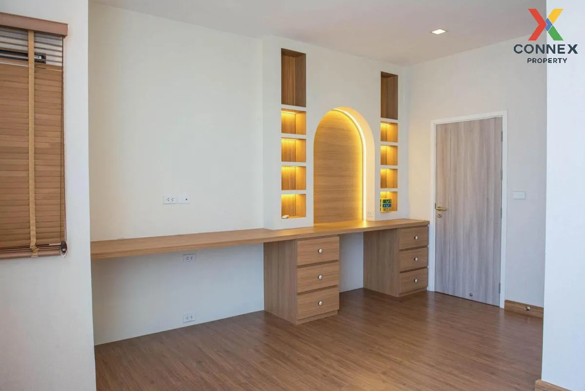 For Sale Townhouse/Townhome  , Patio Pattanakarn , Suan Luang , S