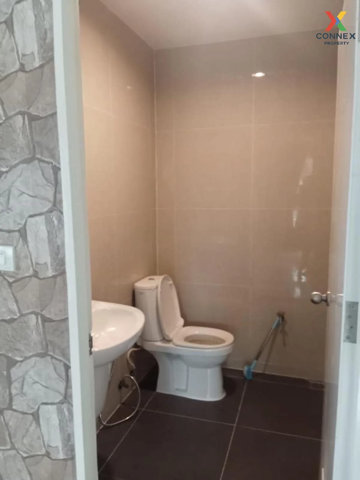 For Sale Townhouse/Townhome  , Medio Nimitmai , corner unit , new For Sale Townhouse/Townhome  , Medio Nimitmai , corner unit , new