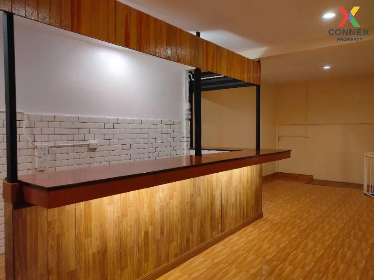 For Sale Commercial building for sale in Silom area, only 500 m. 