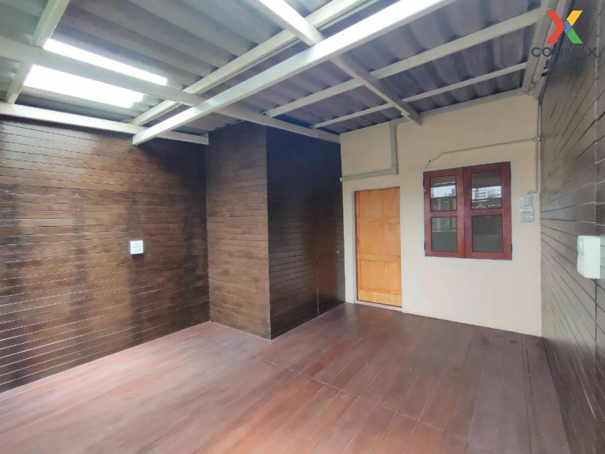 For Sale Commercial building for sale in Silom area, only 500 m. 