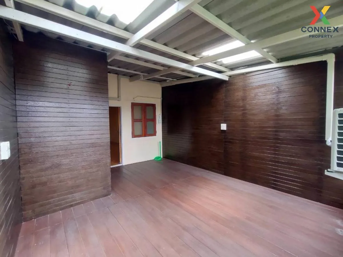 For Sale Commercial building for sale in Silom area, only 500 m. 