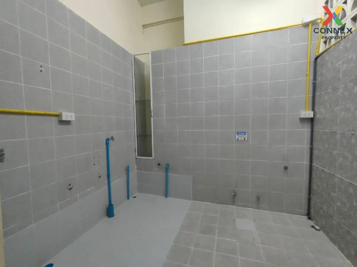 For Sale Commercial building for sale in Silom area, only 500 m. 