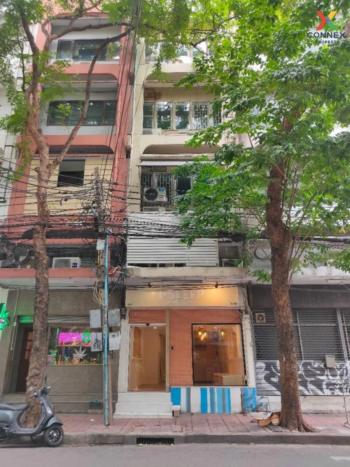 For Sale Commercial building for sale in Silom area, only 500 m.  1