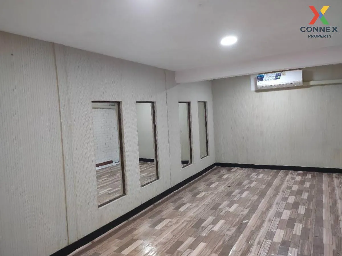 For Sale Commercial building for sale in Silom area, only 500 m. 