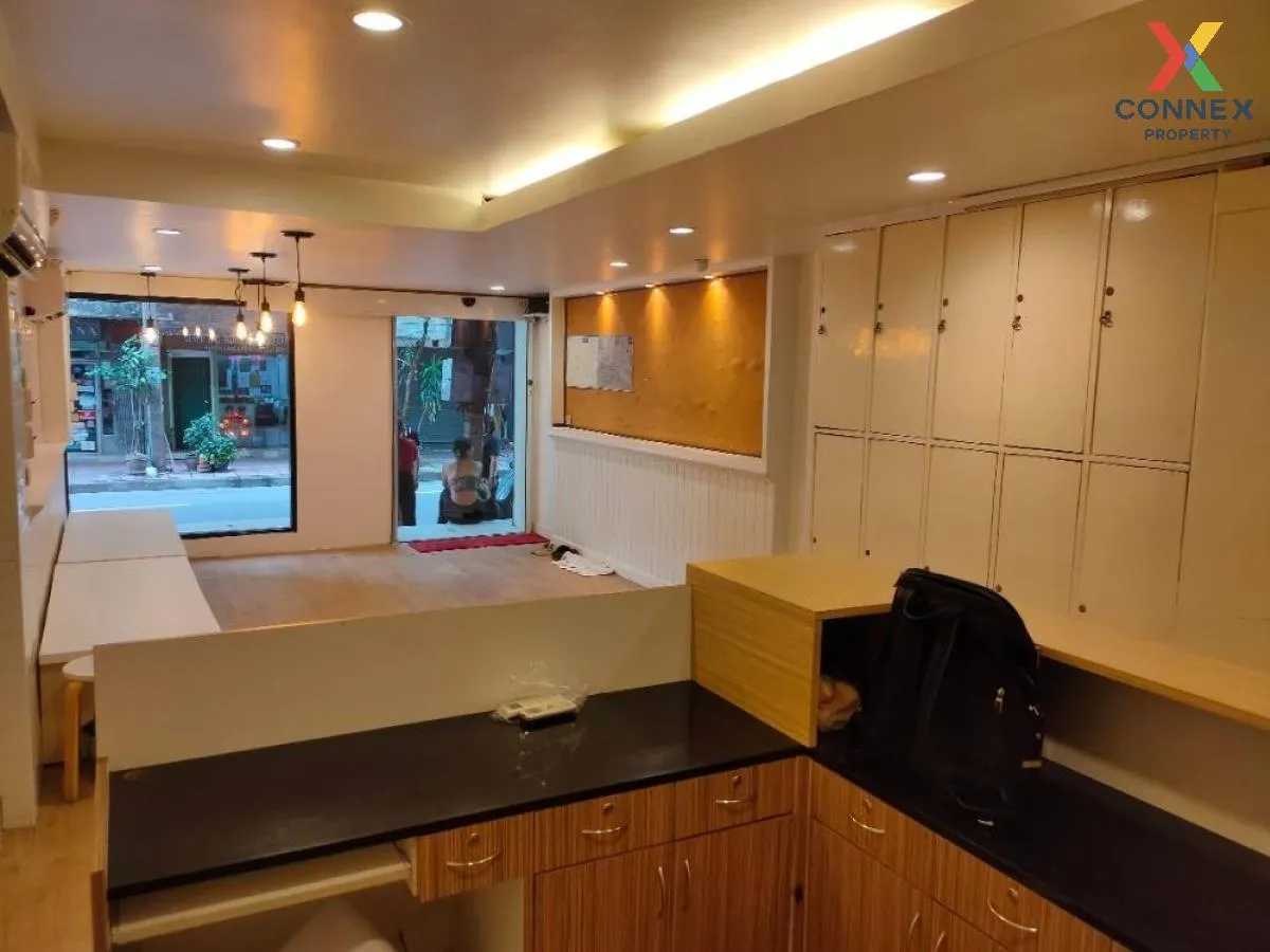 For Sale Commercial building for sale in Silom area, only 500 m.  4