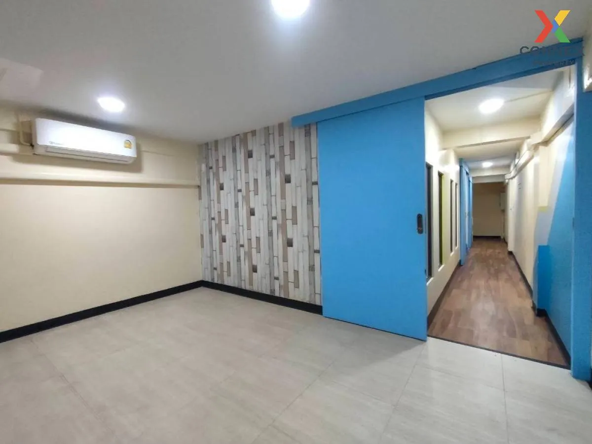 For Sale Commercial building for sale in Silom area, only 500 m. 