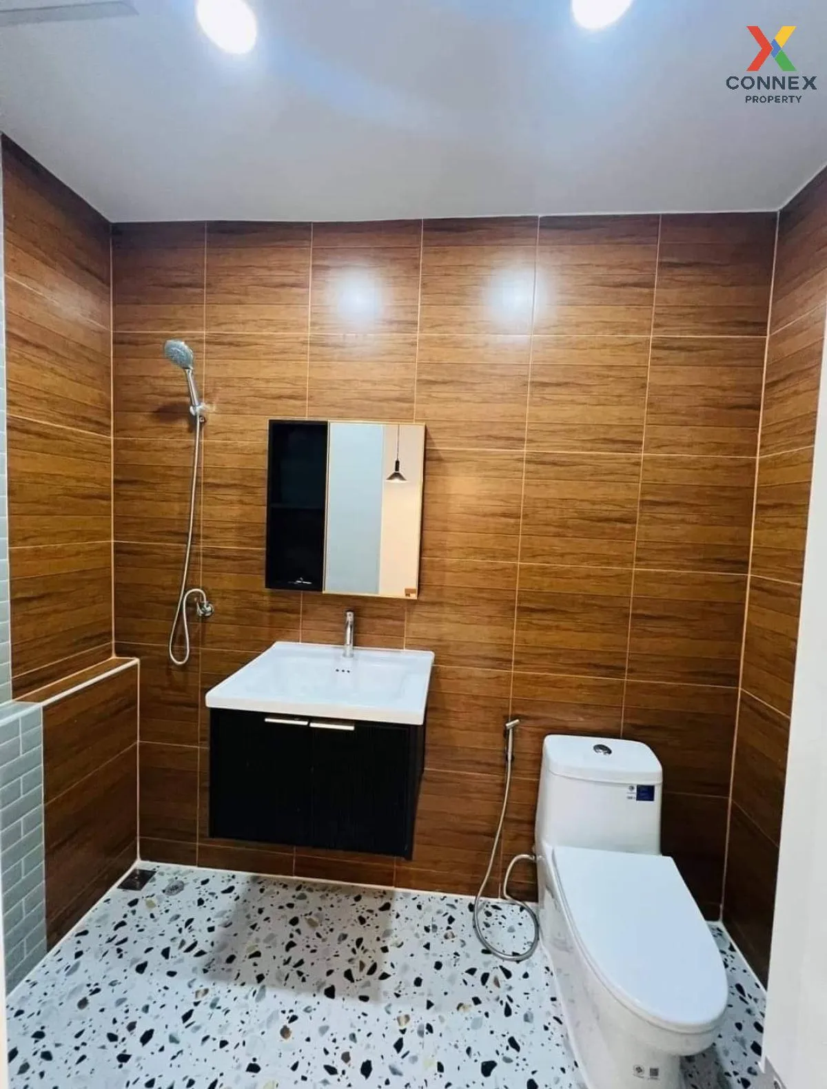 ขายทาวน์เฮ้าส์/ทาวน์โฮม  บ้านเต็มรัก รีโนเวทใหม่ บางคูรัด บางบัวท