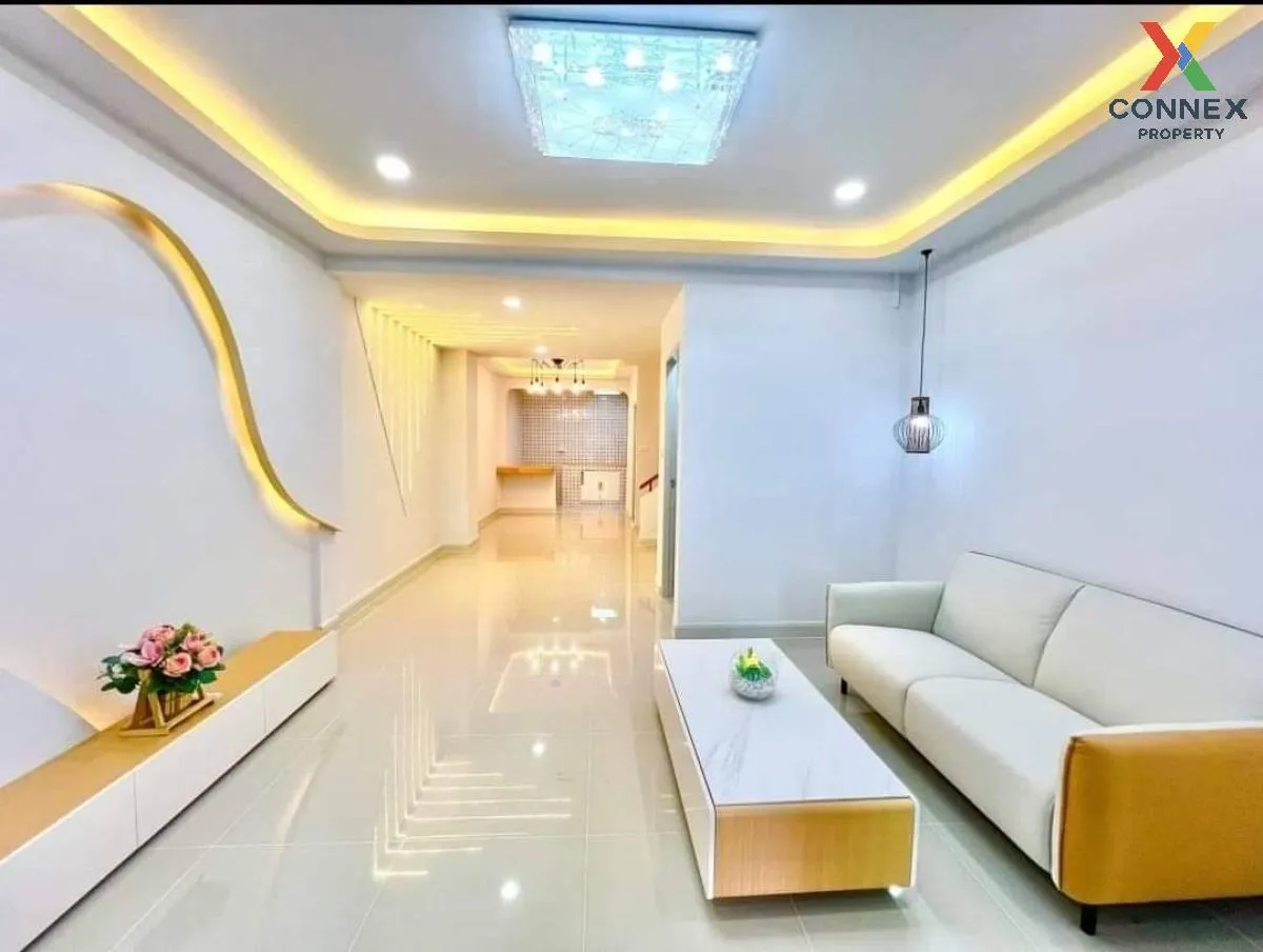 ขายทาวน์เฮ้าส์/ทาวน์โฮม  บ้านเต็มรัก รีโนเวทใหม่ บางคูรัด บางบัวท 4