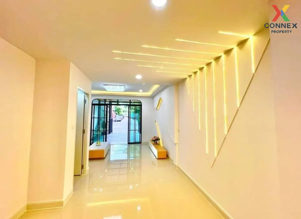 ขายทาวน์เฮ้าส์/ทาวน์โฮม  บ้านเต็มรัก รีโนเวทใหม่ บางคูรัด บางบัวท