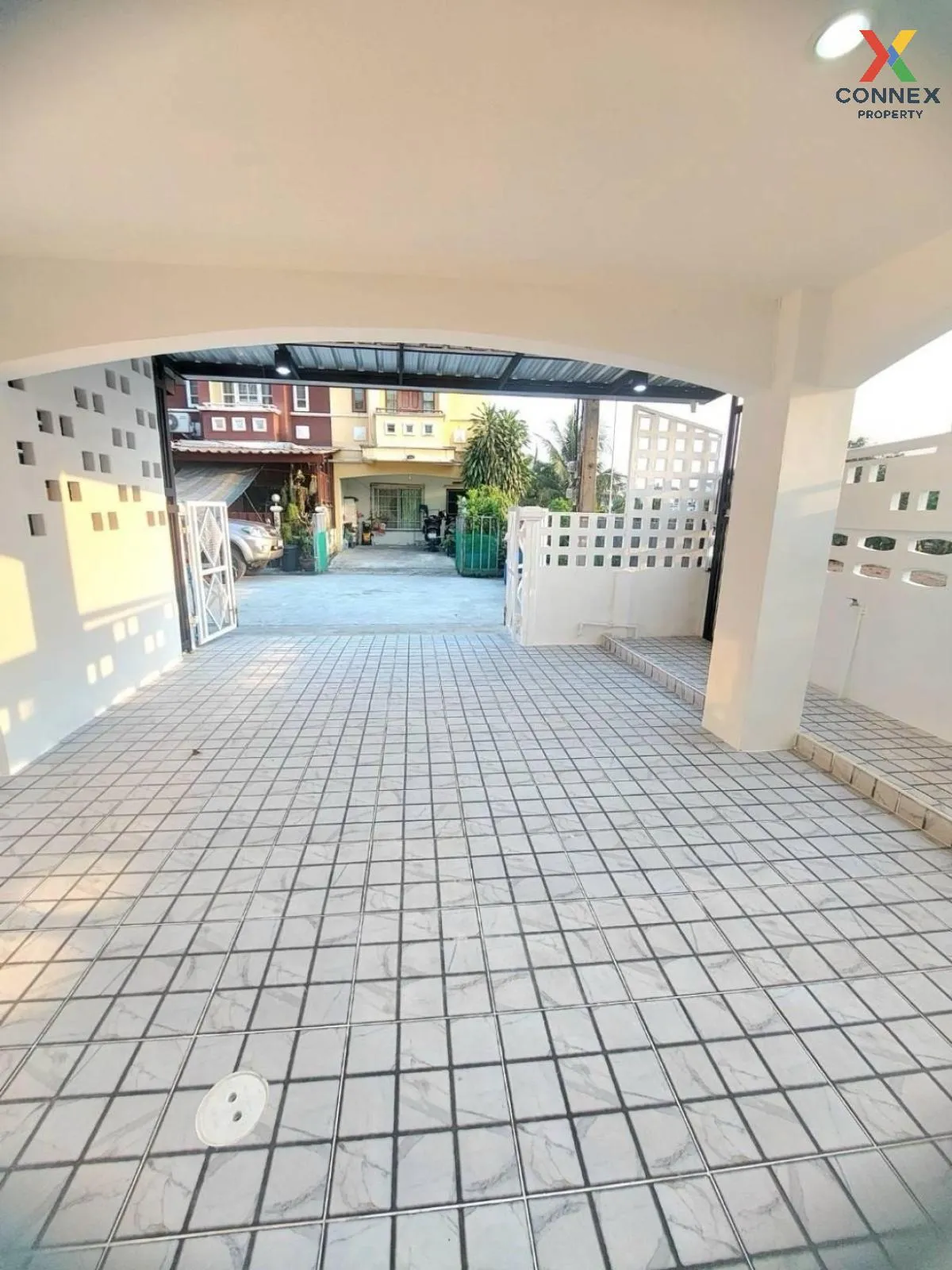 For Sale Townhouse/Townhome  , K.C. Ramindra 2 , newly renovated  4