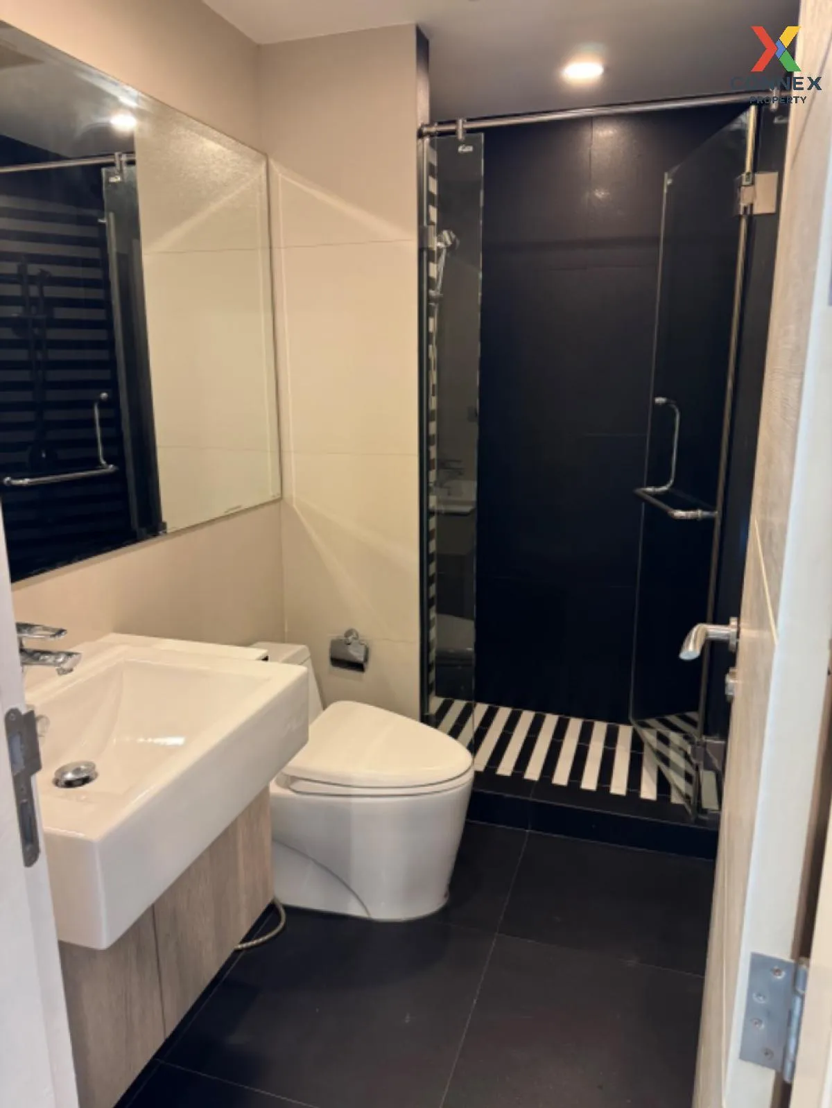 For Sale Condo , The Crest Sukhumvit 24 , high floor , BTS-Phrom  For Sale Condo , The Crest Sukhumvit 24 , high floor , BTS-Phrom  3
