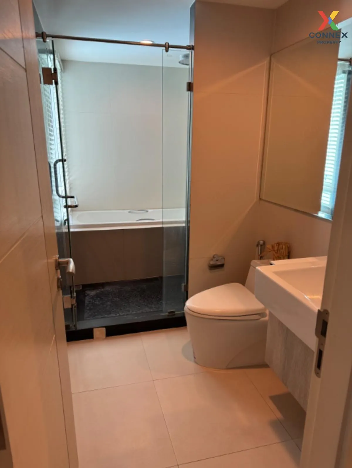 For Sale Condo , The Crest Sukhumvit 24 , high floor , BTS-Phrom  For Sale Condo , The Crest Sukhumvit 24 , high floor , BTS-Phrom  4