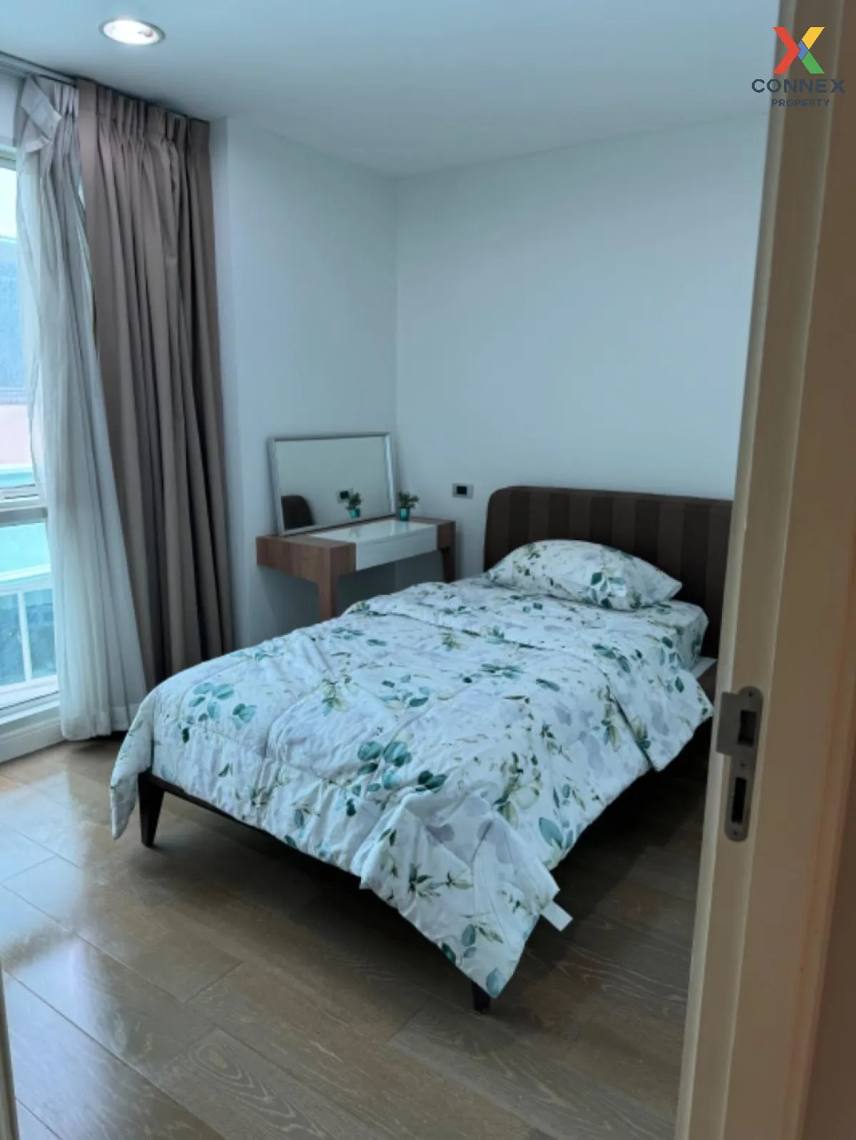 For Sale Condo , The Crest Sukhumvit 24 , high floor , BTS-Phrom  For Sale Condo , The Crest Sukhumvit 24 , high floor , BTS-Phrom