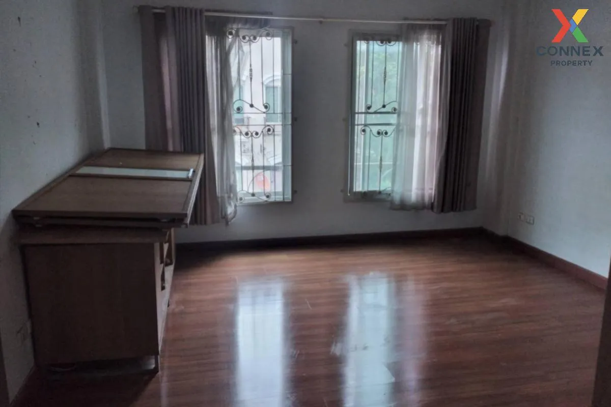 ขายทาวน์เฮ้าส์/ทาวน์โฮม  บ้านกลางเมือง เดอะ ปารีส พระราม 9-รามคำแ 3