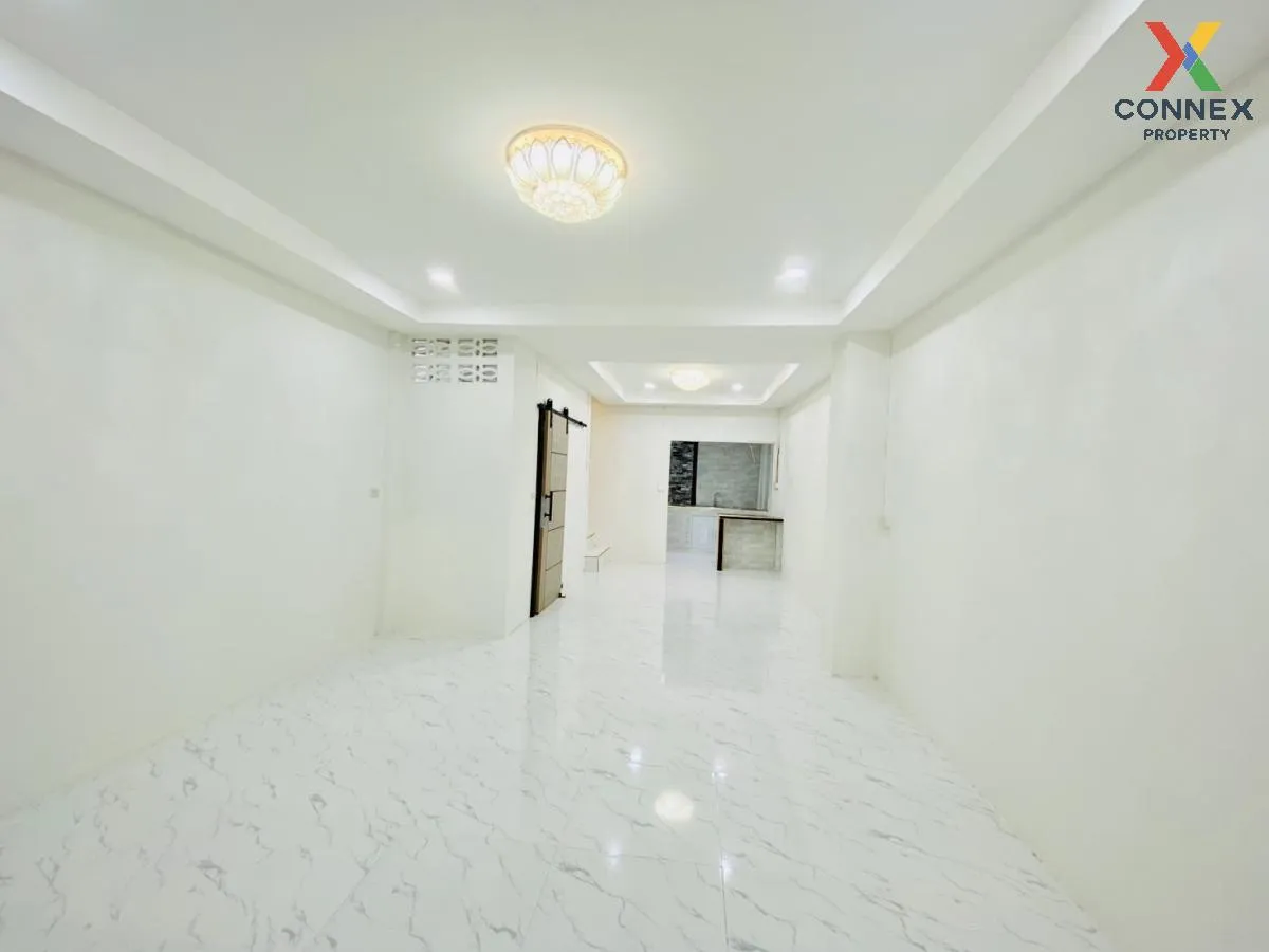 For Sale Townhouse/Townhome  , Romthip Village , Bang Chan , Khlo 4