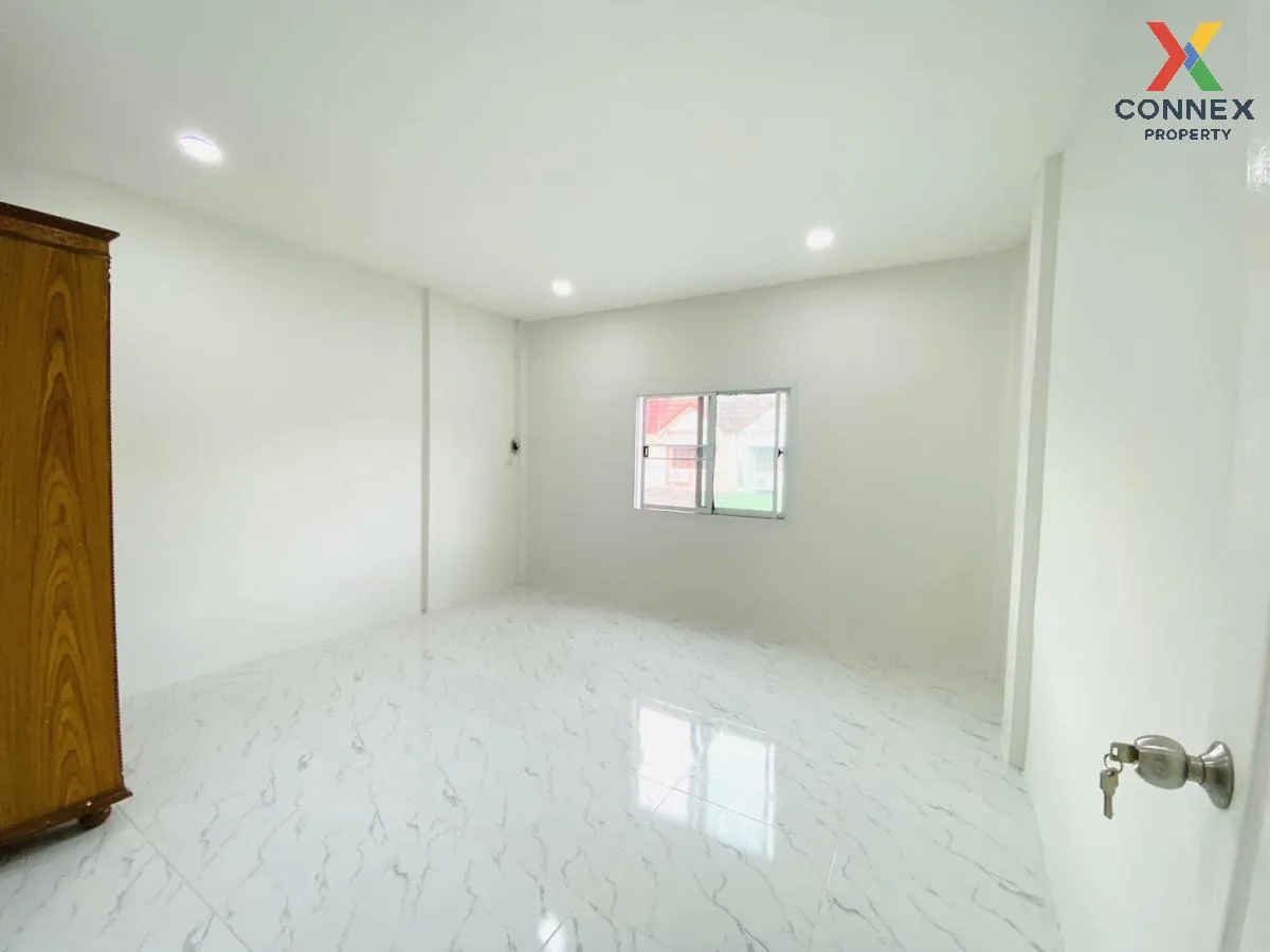 For Sale Townhouse/Townhome  , Romthip Village , Bang Chan , Khlo