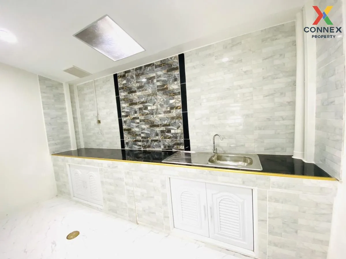 For Sale Townhouse/Townhome  , Romthip Village , Bang Chan , Khlo