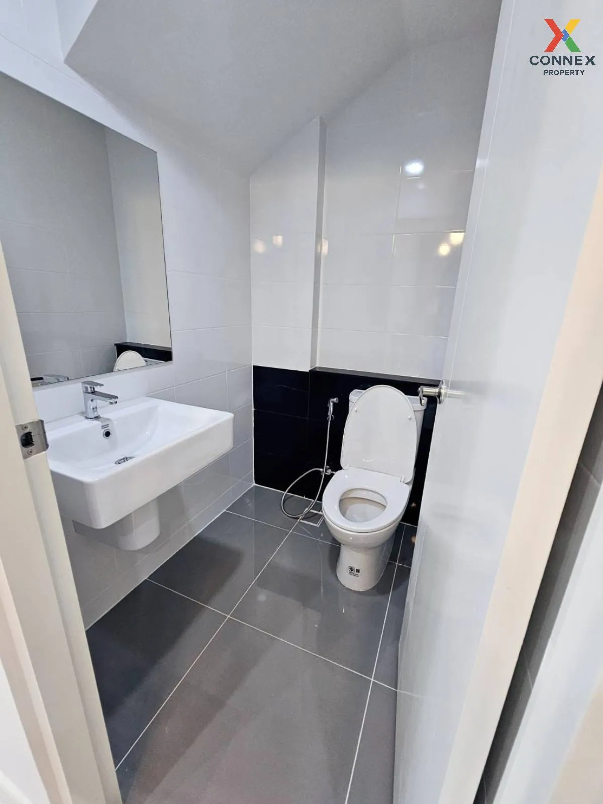 For Rent Townhouse/Townhome  , Baan Klang Muang Rama 9-Krungthep 