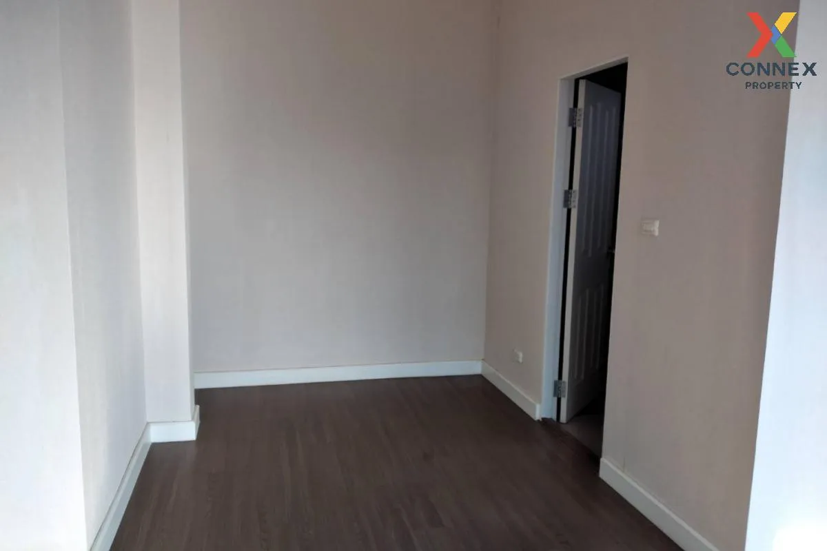 For Sale House , Baan Sirinrat Hathairat 37 , Sam Wa Tawan Tok , 