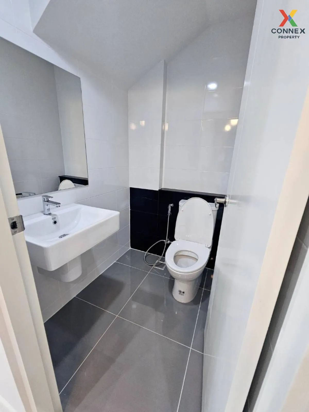 For Sale Townhouse/Townhome  , Baan Klang Muang Rama 9-Krungthep 