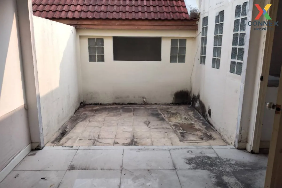 For Sale 3-storey townhouse, Soi Srinakarin 10. , Suan Luang , Su