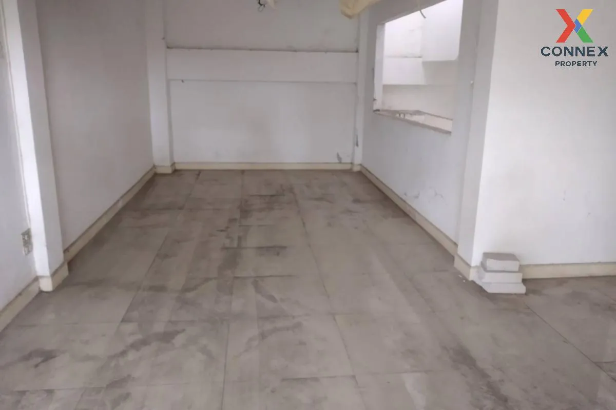 For Sale 3-storey townhouse, Soi Srinakarin 10. , Suan Luang , Su