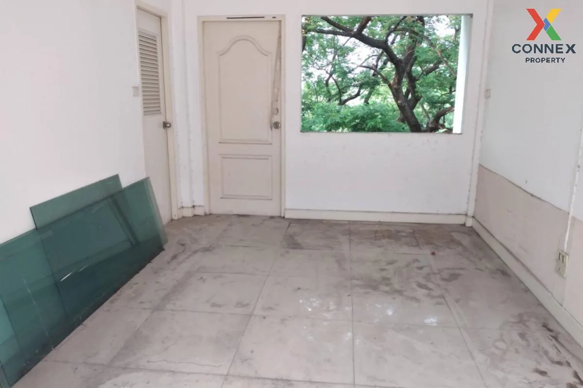 For Sale 3-storey townhouse, Soi Srinakarin 10. , Suan Luang , Su