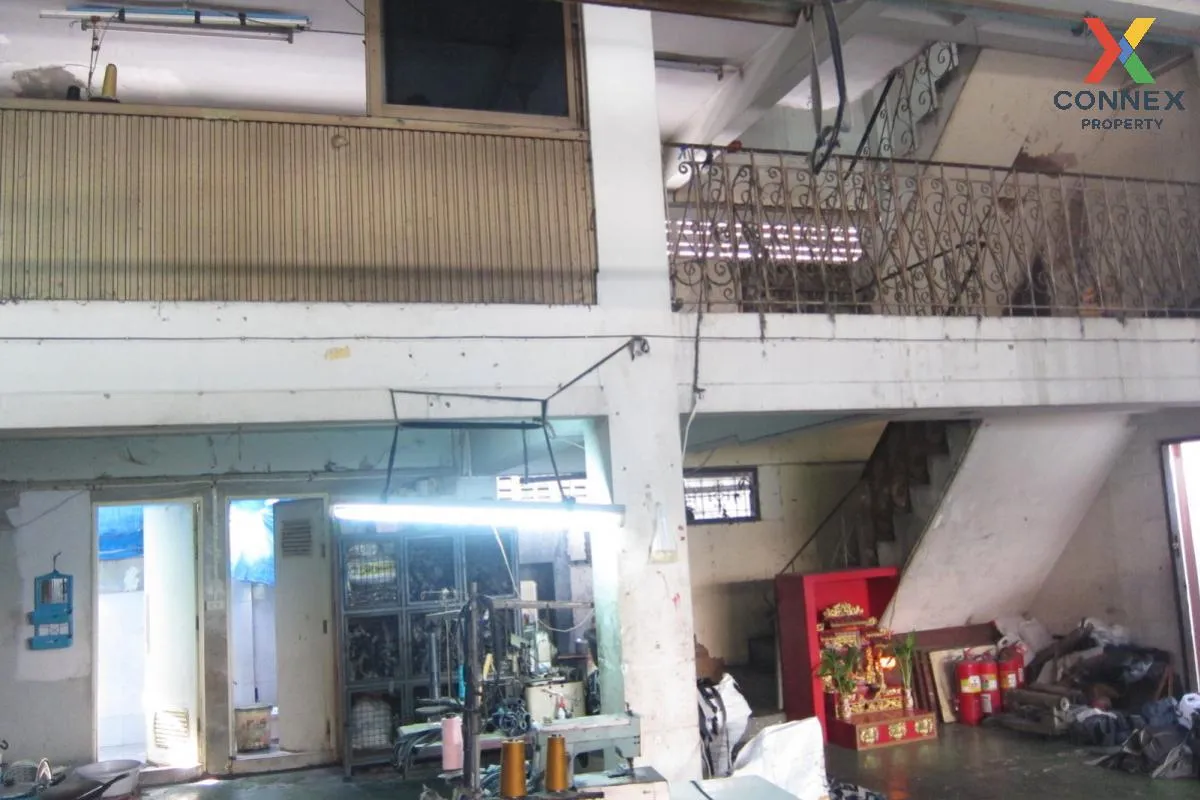 For Sale Commercial building 3.5 floors (2 units) Soi Ekachai 24  2