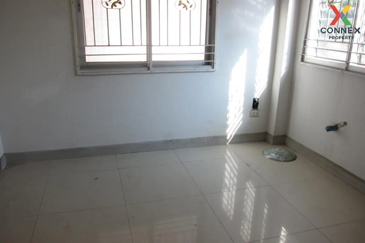 For Sale House , Phanason Villa Klong 4 , Lat Sawai , Lam Luk Ka 