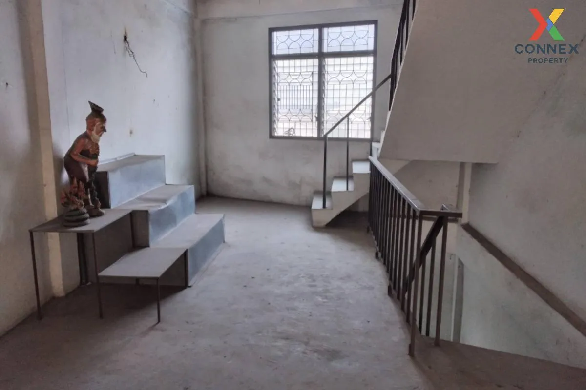 For Sale 4-storey commercial building on Bang Kruai - Sai Noi Roa