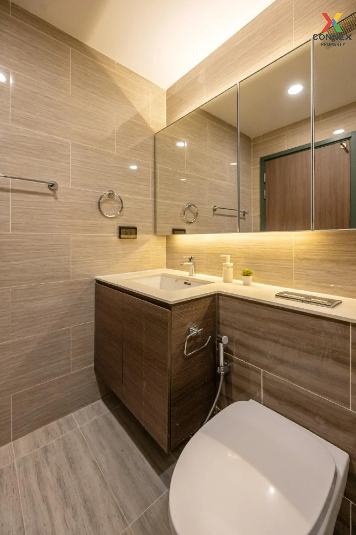 ขายคอนโด  วิสดอม เอสเซ้นส์ BTS-ปุณณวิถี พระโขนง เขต คลองเตย กรุงเ