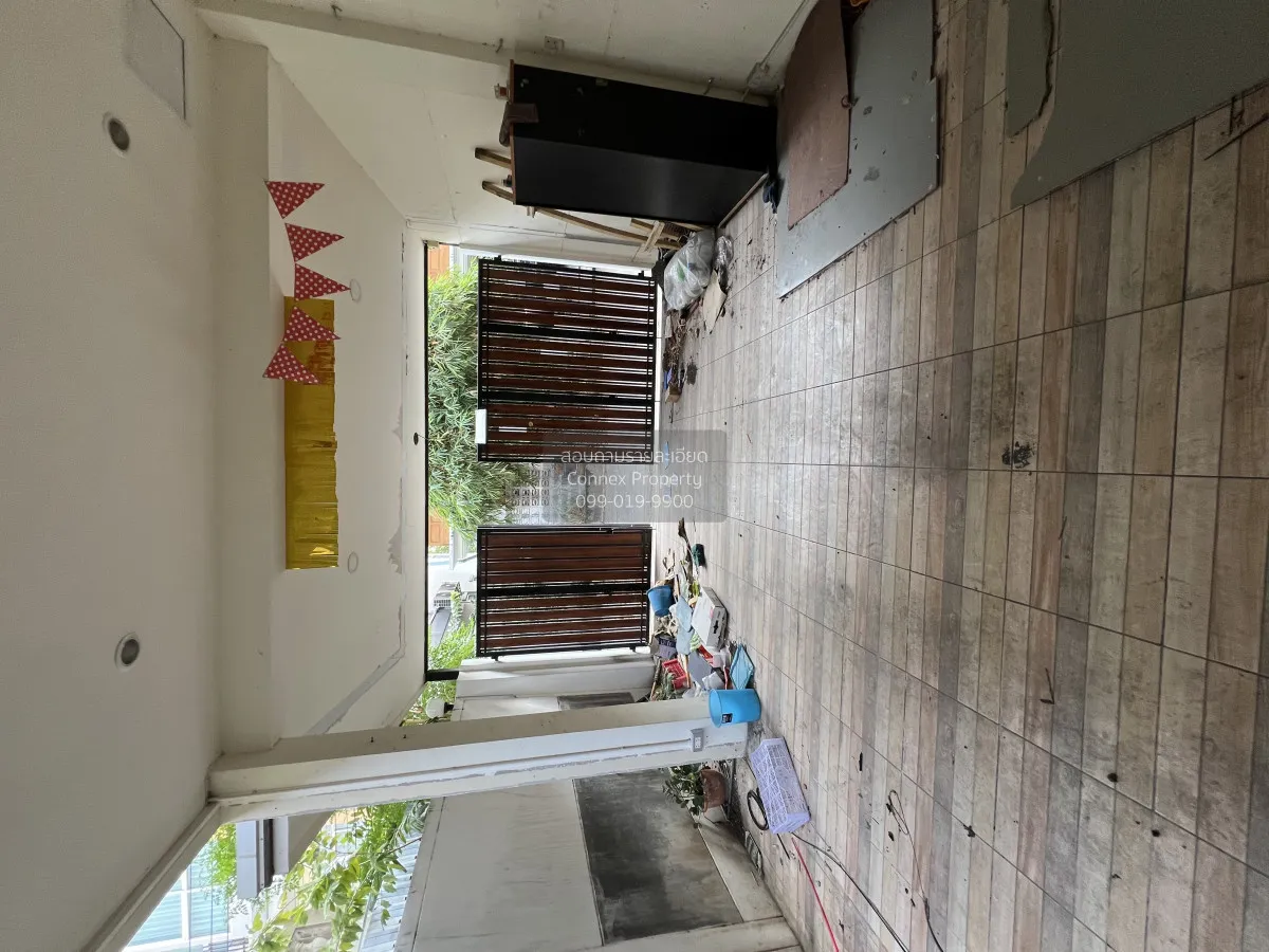 For Sale 3 - storey townhouse Soi Pracha Uthit 7 , Huai Khwang , 