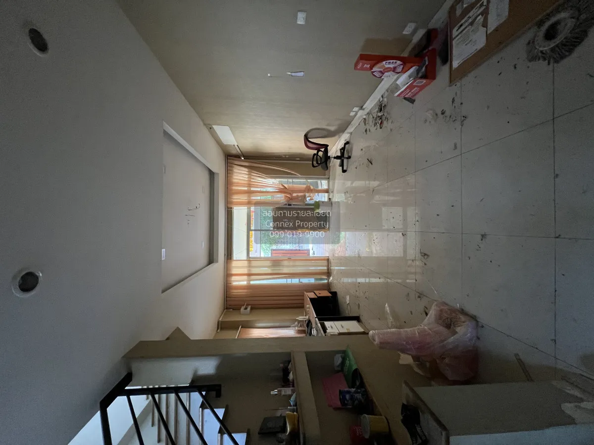 For Sale 3 - storey townhouse Soi Pracha Uthit 7 , Huai Khwang , 